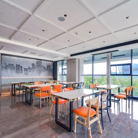 Chuxing Xinxhi Hotel (Jingzhou New World Two Lakes Trading Center)