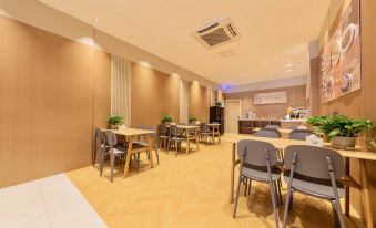 Yashaman Hotel (Zhongxiang Chengtian Huafu Branch)