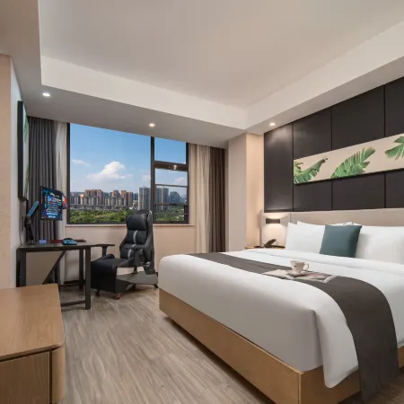 Pipixiong E-Sports Hotel (Pingjiang Baihuatai Avenue Tianyue Bus Station)