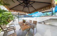 Maitreya Haiwan Ruijing Hot Spring Hotel (Huquan Ecological Park Huquan Mid-Hill Hot Spring Branch) - avec sources thermales