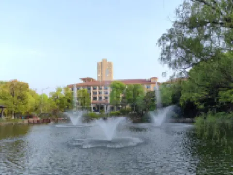 Wenfeng Hotel (Nantong New Sanshui Building) Hotels near Nantong Museum
