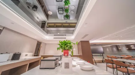 Fengyuan Hotel (Taiyuan Qinxian North Street Maoye World) Отели рядом с достопримечательностью «Taiyuan University (Central Campus)»