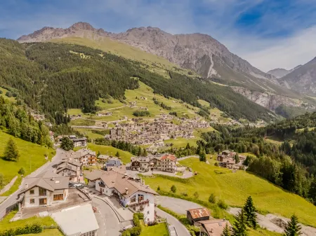 Hotiday Bormio Valdidentro Отели в г. Вальдидентро