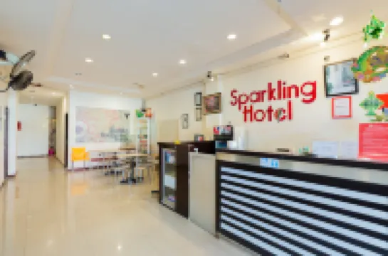 RedDoorz @ Sparkling Hotel near Stasiun Gubeng Surabaya