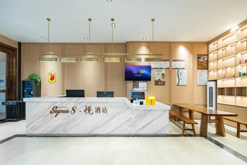Super 8 Hotel (Anyue County Central Times Square)