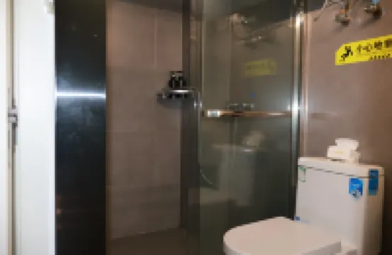 Yunshang Yuejing Boutique Stay (Fuzhou South Railway Station Lulei Subway Station)