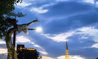 Xishuangbanna Jinghong Xichishangwan · Leisure Resort Hotel