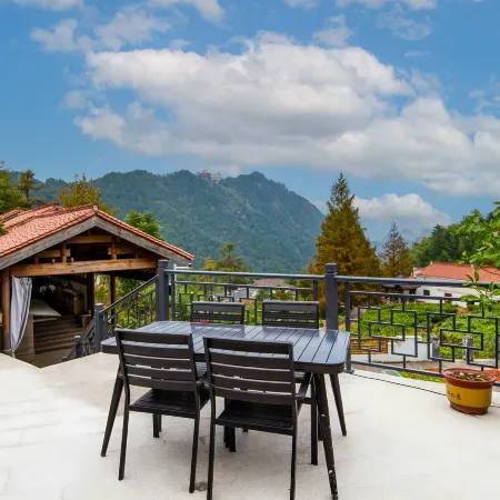 Jiuhua Mountain Lanshan Homestay (Tiantai Cableway)