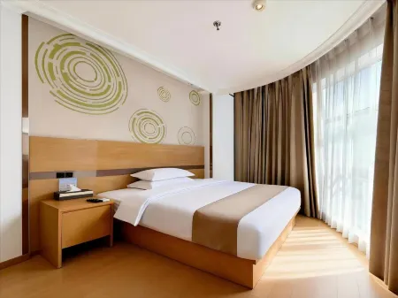 Greentree Inn (Shanghai Hongqiao Airport, Zoo Metro Station) Отели рядом с достопримечательностью «Shanghai Zoo»