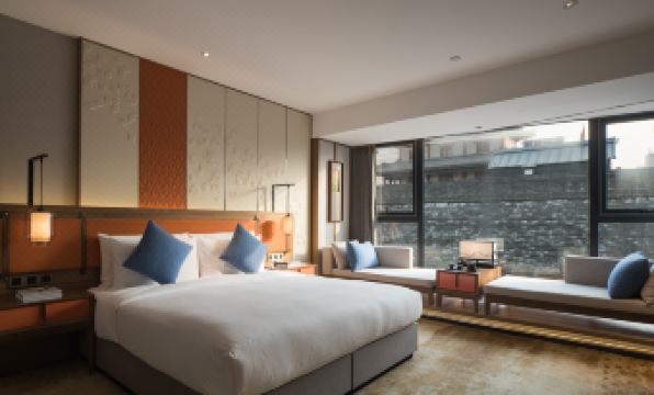 Wanda Yi, Xi'an Bell Tower The Linow