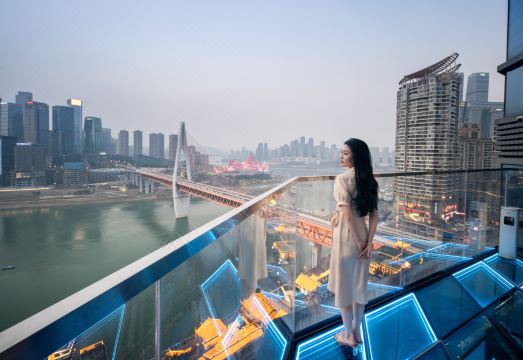 3. 홀리데이 리버뷰..