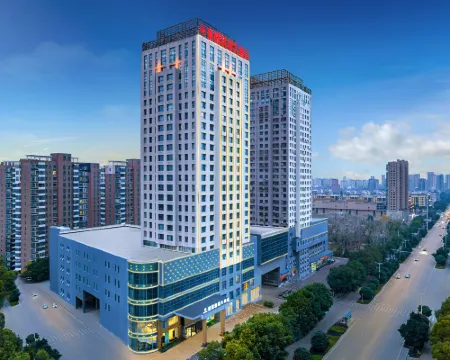 Howard Johnson Park Plaza Hotel (Jingshan Railway Station Inn) Hotels in Jingshan