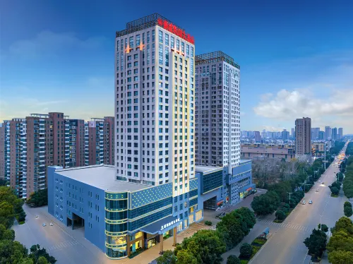 Howard Johnson Park Plaza Hotel (Jingshan Railway Station Inn)