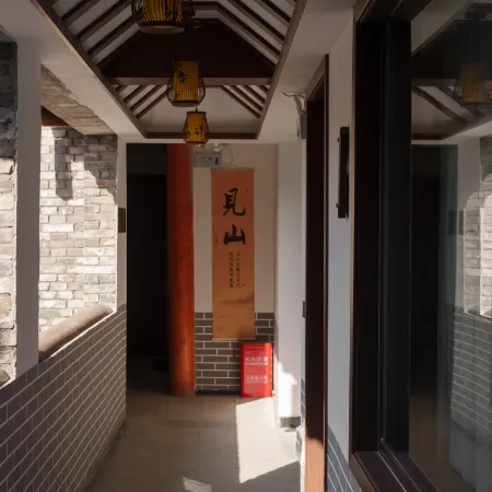 Luoyang Yunlai Hotel (Old Town Center Lijingmen Cross Street)
