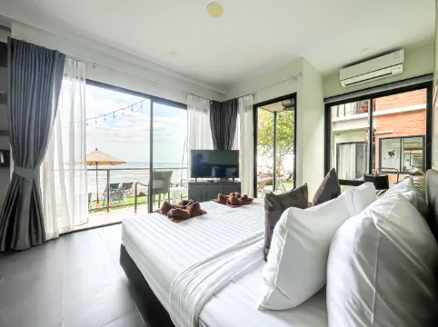 ห้องดีลักซ์พร้อมทางเข้าสระว่ายน้ำ วิวทะเล