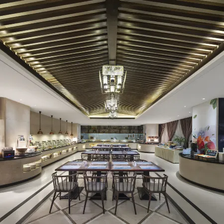 Rebecca Hotel (Xuchang Caowei Ancient Town Pangdonglai Times Square)