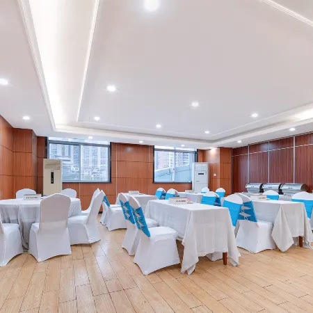 Yiduo Guanshanjian Hotel (Jinchengjiang Baima Pedestrian Street)