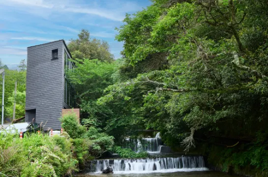 COCO VILLA Okuyugawara — Private villa by mountain stream with sauna, surrounded by nature