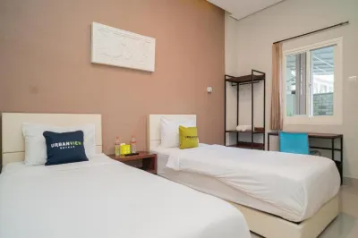 Urbanview Hotel Bubusini Batu by RedDoorz Hotels near Angkut Museum