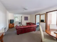 Grosvenor Court Apartments Hotels in Sandy Bay
