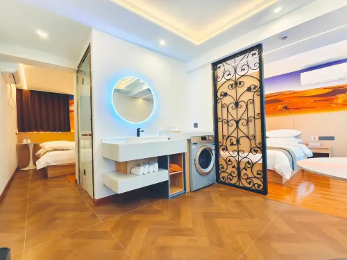 Cloud View Homestay (Burqin, Kanas Tower Bridge Branch） - 2-Star