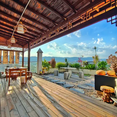 Maitreya Huxi Man Hot Spring Homestay (Huquan Water Town Tourist Resort Scenic Area Branch)