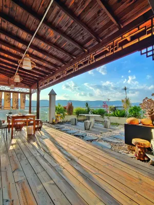 Maitreya Huxi Man Hot Spring Homestay (Huquan Water Town Tourist Resort Scenic Area Branch)