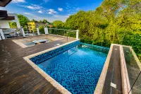 Lighthouse Point Hotel - Pool