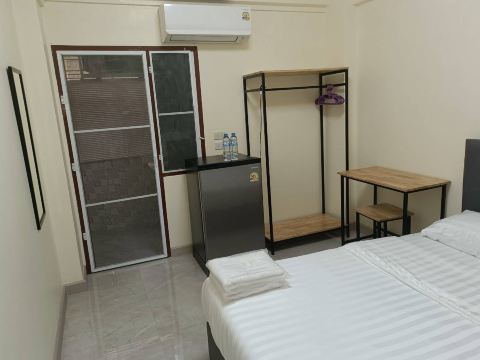 Cozy Room203 1 Min to 7-Eleven Near DMK Airport Hotels in Khlong Luang