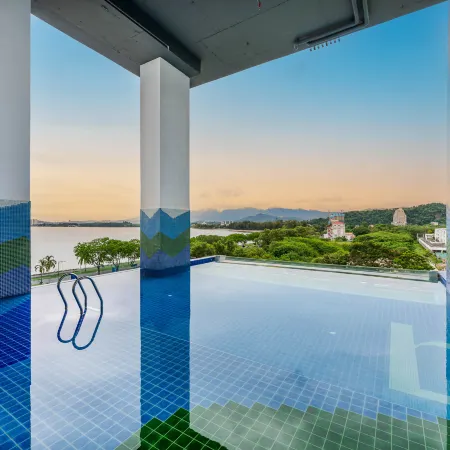 Bay Suites Premier Suites Kota Kinabalu Отели рядом с достопримечательностью «Сталион Ликас»