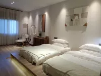 Longyou Xiaohuang Yard Homestay