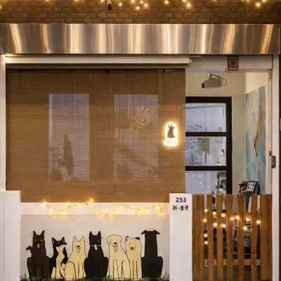 La Wa House -only for aged 18-35 Отели рядом с достопримечательностью «Бейсбольное поле Цзяй»