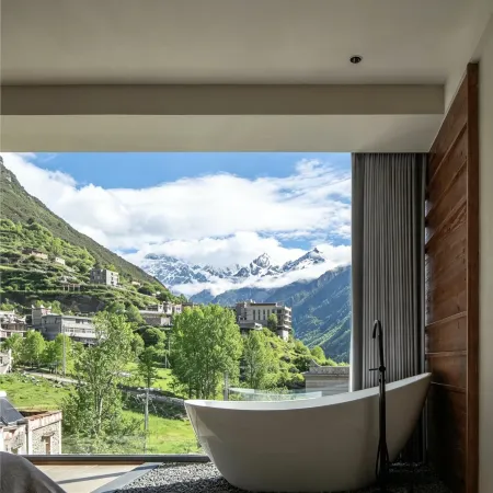 Yanlan Xue Xiu · Snow - domain Secret - land Homestay (Siguniang Mountain Scenic Area Store)