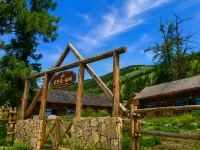 Chongyeji · Yutong | Mountain View Homestay, Kanas Scenic Area - โรแมนติก
