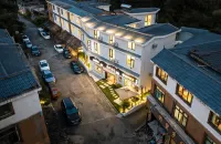 Xingyi Riverside Time Homestay (Wanfenglin Scenic Area) - 마운틴 뷰