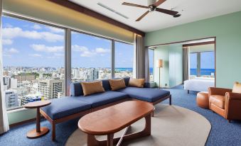 South Gate Hotel Okinawa Naha Tomari Port (Direct Access to Tomarin)