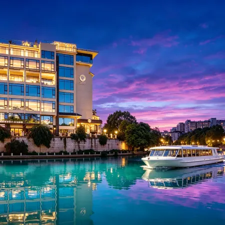 Global Village Elegant Lijiang Hotel (Guilin Two Rivers and Four Lakes Xiangbishan Branch)