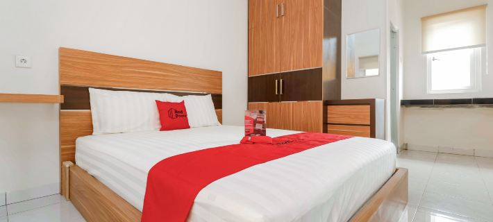 RedDoorz Plus near Palembang Square Mall Hotels in Palembang