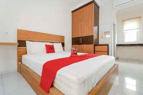 RedDoorz Plus Near Palembang Square Mall - Pensions