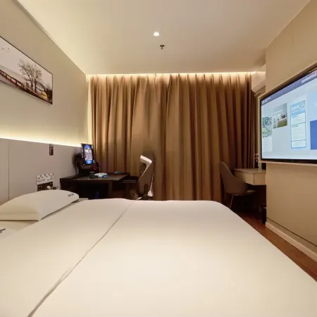 Rongyu E-sports Homestay (Zhangye West Station Giant Buddha Temple)