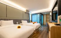 Lemon Shadow Play Hotel (Kunming Railway Station The Mixc) - سبا
