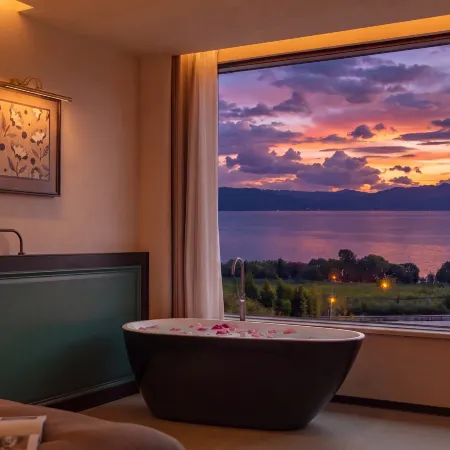 Senyu · Huguali | French-Style Lakeside Resort Retreat (Fuxian Lake Guanglong Town)