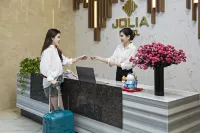 Jolia Hotel Danang Beach