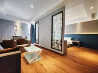 Man Zhou  Hotel （Qianxi Shuixi Park）