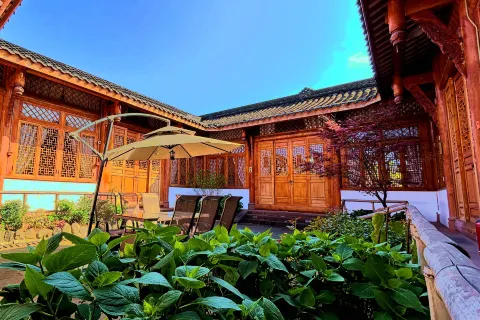 Emeishan Fanxing Mountain House (Huangwan Visitor Center)
