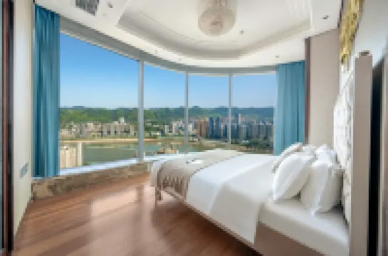 The Serene Riverside Suites Hotel (Chongqing Jiefangbei Hongyadong Branch)