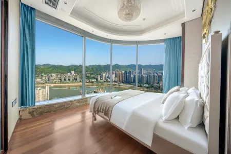 The Serene Riverside Hotel (Chongqing Jiefangbei Hongyadong Branch)