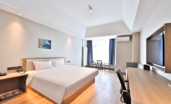 Changchun Nanhu Holiday Hotel (Nanhu Park Gongnong Square Subway Station)