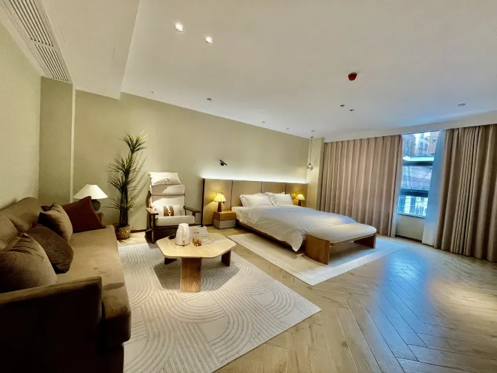 Dafen International Art Tribe Homestay (Buji Shenzhen East Station Branch)