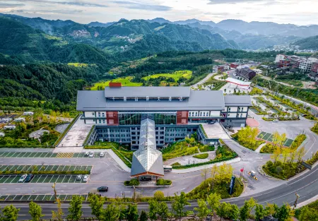 QIAN YUN SHAN FANG HOTEL Отели рядом с достопримечательностью «No.4 Fengyu Bridge»